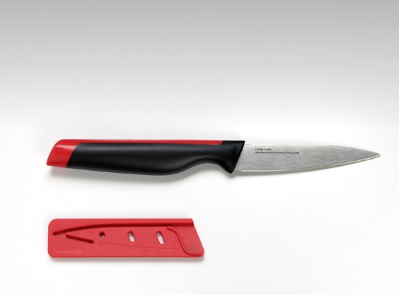 Нож универсальный Universal с чехлом  Длина лезвия Размеры 24,1 x 2,1 x 2,7 (включая чехол). Производитель Tupperware, Европа. Цена - 779.00руб